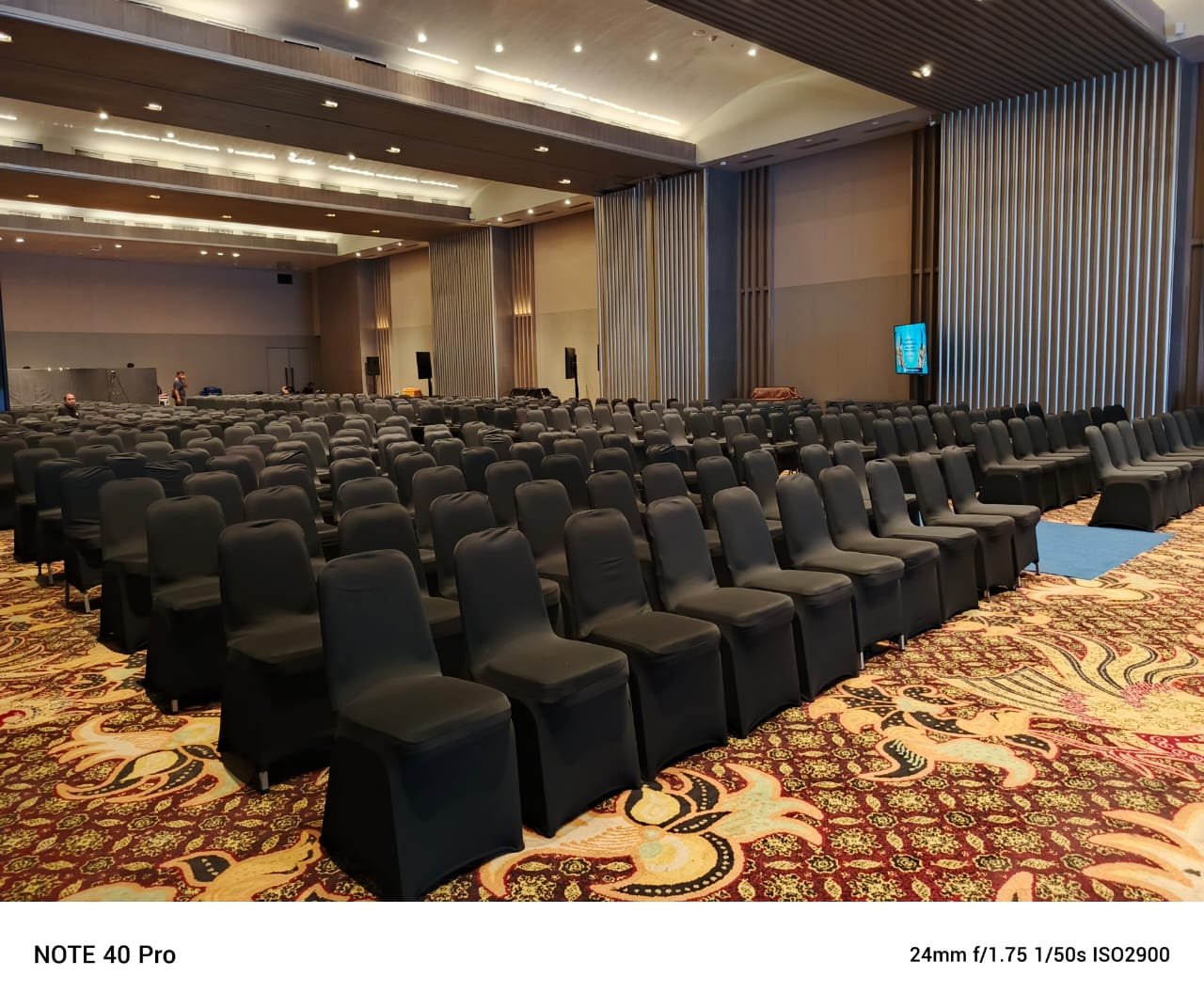 Sentuhan Elegan di Setiap Baris – Sewa Kursi Futura Hitam untuk Event Berkelas