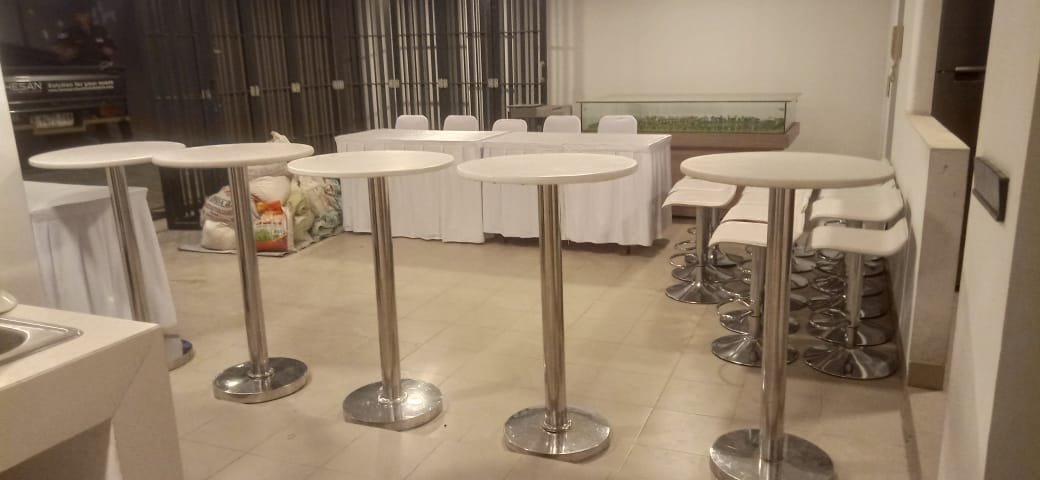 Sewa High Table D60 – Sentuhan Modern & Stylish untuk Acara Anda