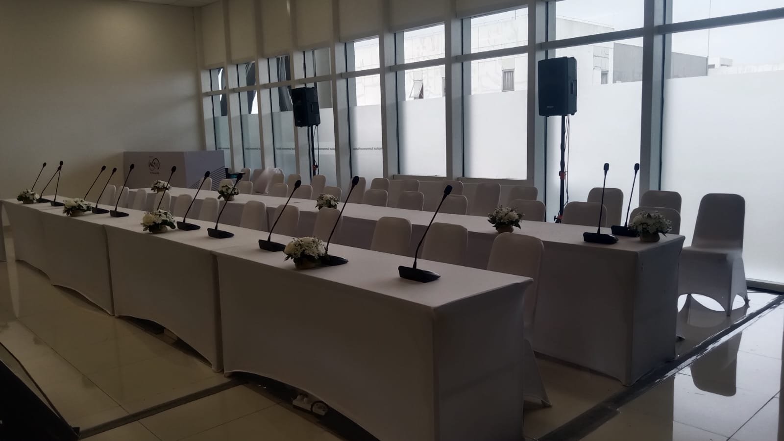 Sewa Kursi Futura Cover Stretch – Pilihan Tepat untuk Meeting Profesional & Nyaman