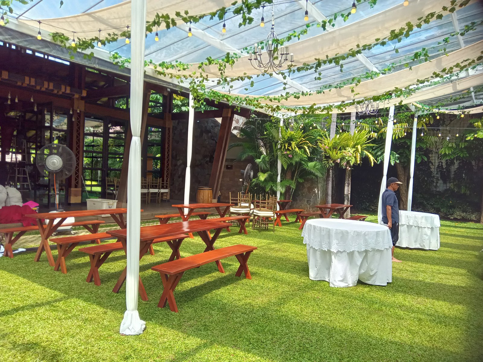 SEWA MEJA DAN KURSI TAMAN SET LOKASI PEBAYURAN DI BEKASI