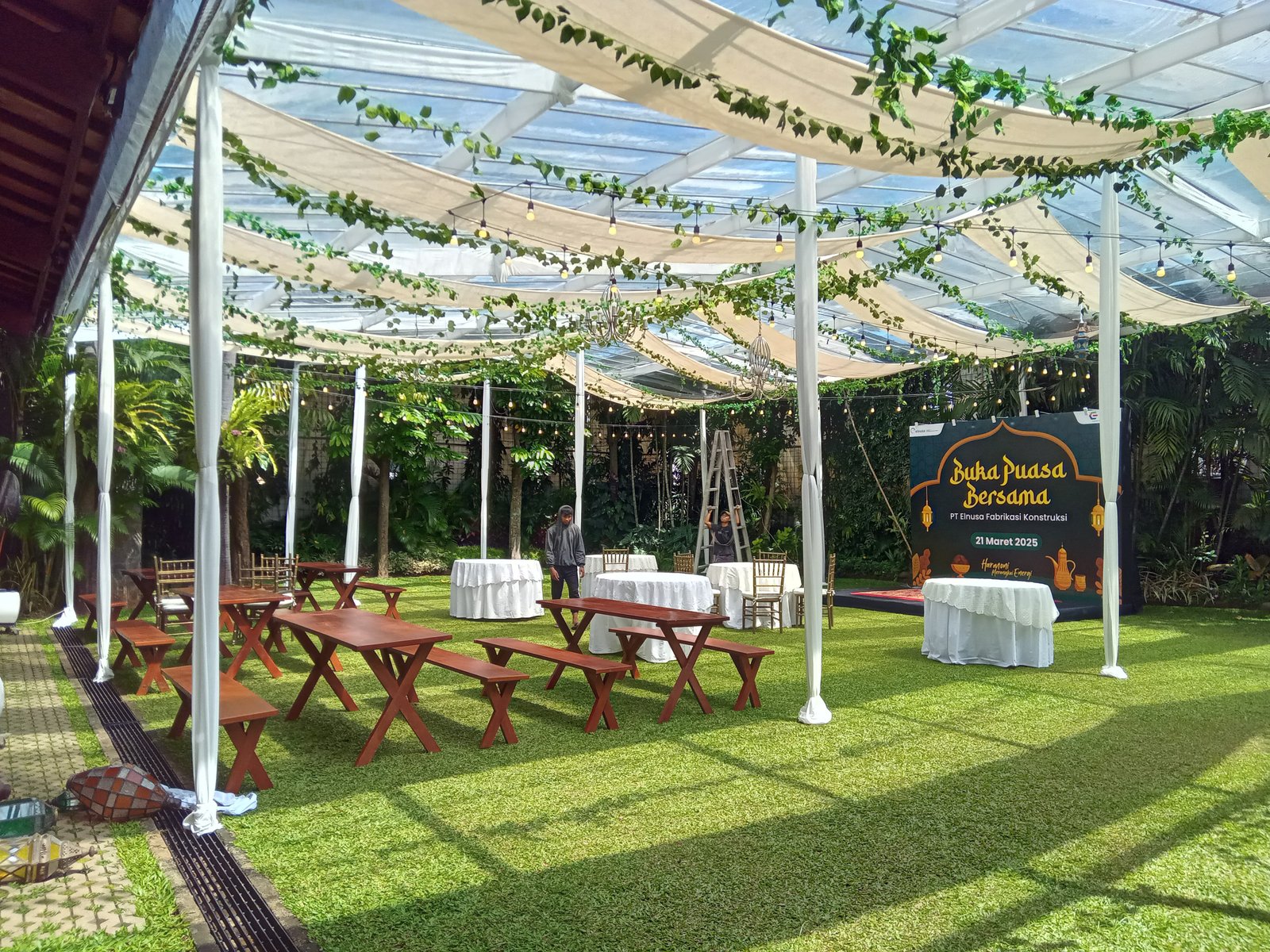 SEWA MEJA DAN KURSI TAMAN SET LOKASI SEKITAR KEBON JERUK DI JAKARTA BARAT