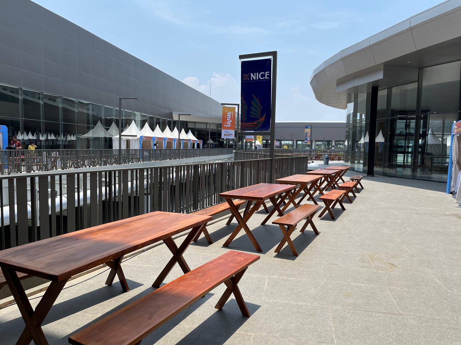 SEWA MEJA DAN KURSI TAMAN SET LOKASI SEKITAR MAMPANG PRAPATAN DI JAKARTA SELATAN