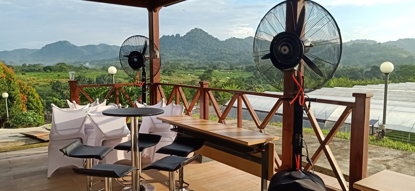 Sewa Misty Fan Cool – Solusi Sejuk & Stylish untuk Acara Outdoor Anda