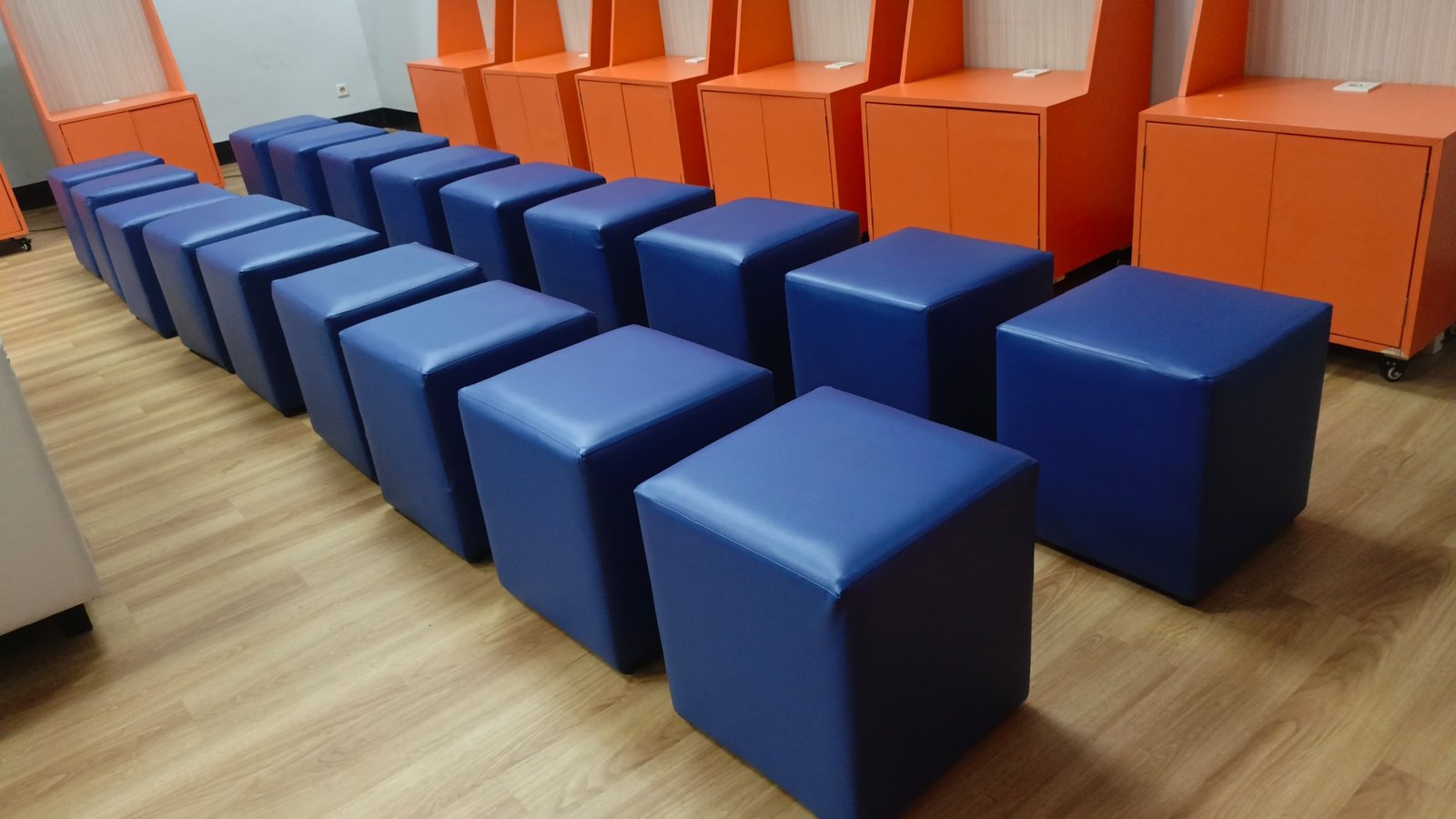 Sewa Puff Warna-Warni | Energi Ceria untuk Setiap Sudut Acara Anda