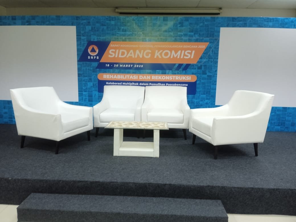 Sewa Sofa Kotak Single – Simpel, Elegan, dan Siap Menyempurnakan Setiap Acara Anda