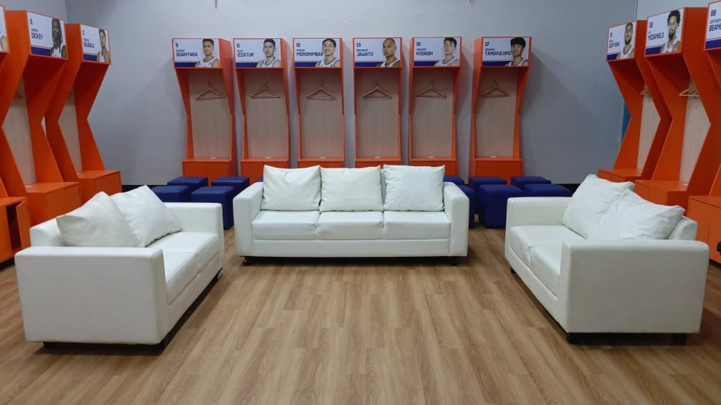 Sewa Sofa Kotak Triple – Kesan Mewah dan Simetris untuk Event Besar Anda