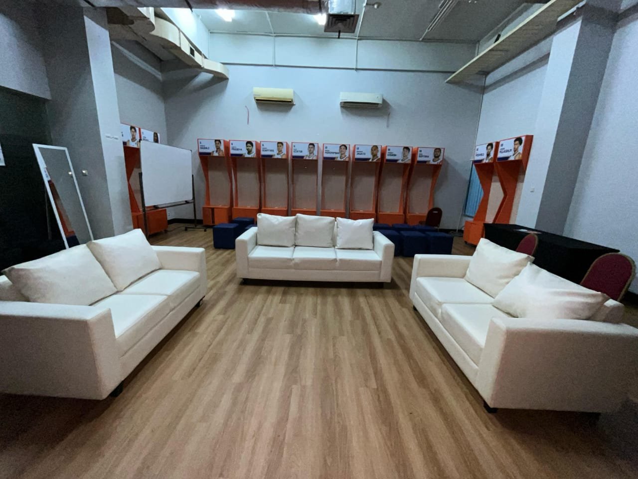 Sewa Sofa Kotak Triple – Tiga Kali Nyaman, Tiga Kali Lebih Elegan