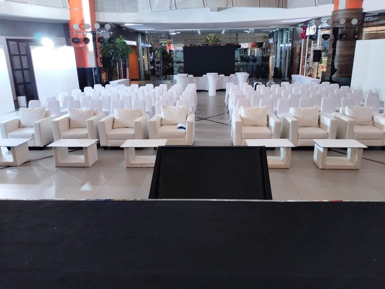 SEWA SOFA PALING MURAH BERKUALITAS DARI HESAN PRODUCTION INDONESIA – SOLUSI NYAMAN UNTUK ACARA ANDA
