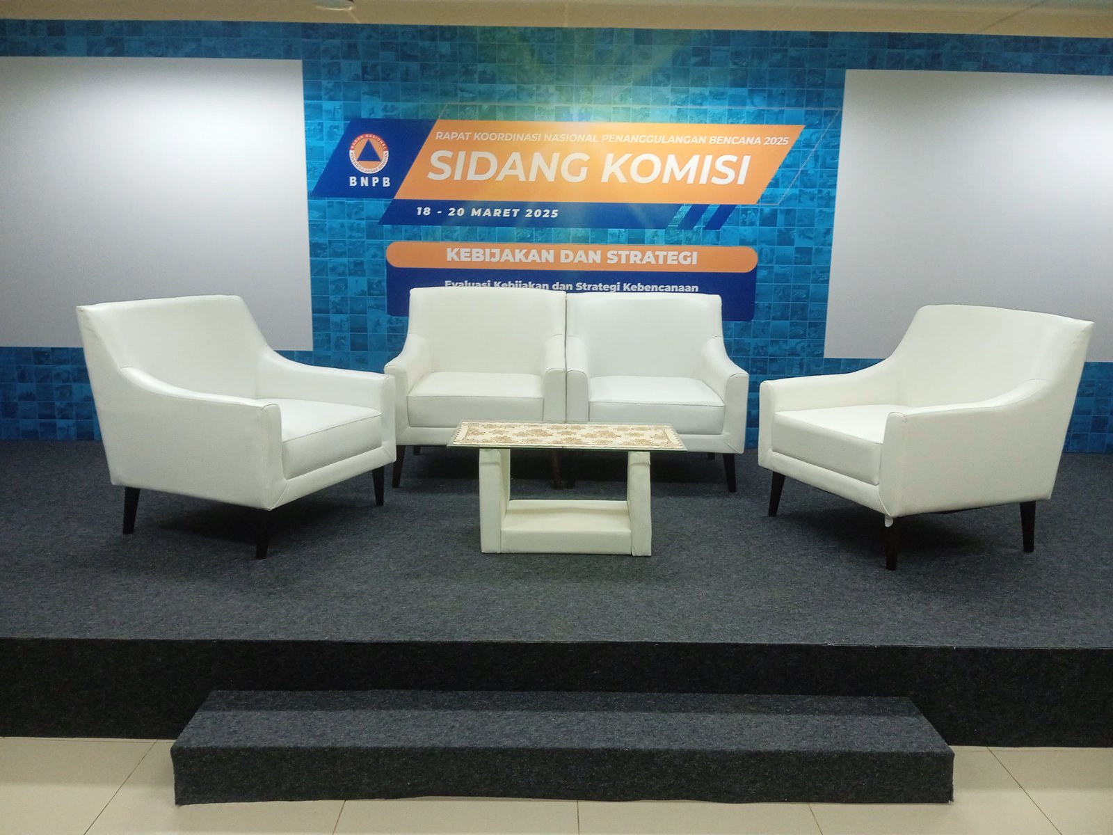 Sewa Sofa Scandif – Sentuhan Gaya Skandinavia untuk Acara Anda yang Elegan