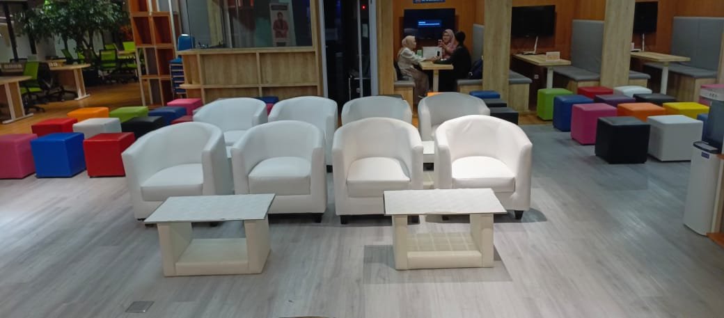 Sewa Sofa Single Oval – Kursi Kecil dengan Pesona Besar