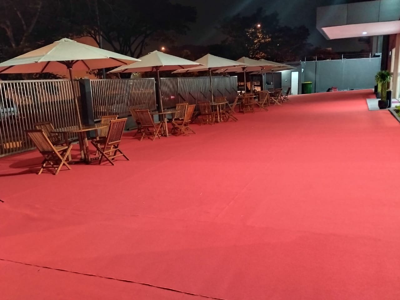 Sewa Tenda Parasol – Sentuhan Elegan untuk Acara Outdoor Anda