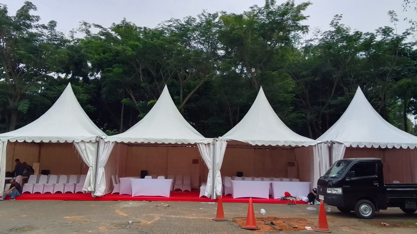 Sewa Tenda Sarnavil 5x5 – Solusi Naungan Elegan untuk Acara Besar Anda