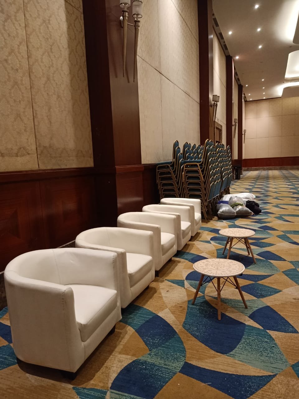 Sofa Single Oval – Sentuhan Elegan untuk Momen Spesial Anda